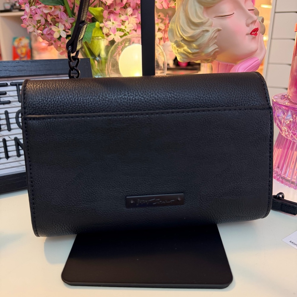 Betsey Johnson XOSYBIL Black Skulls Crossbody ☠️ - Picture 2 of 6